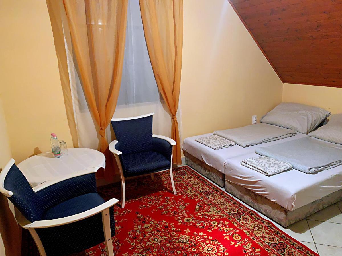 Koloska Apartmanhaz 블로톤퓌레드 외부 사진