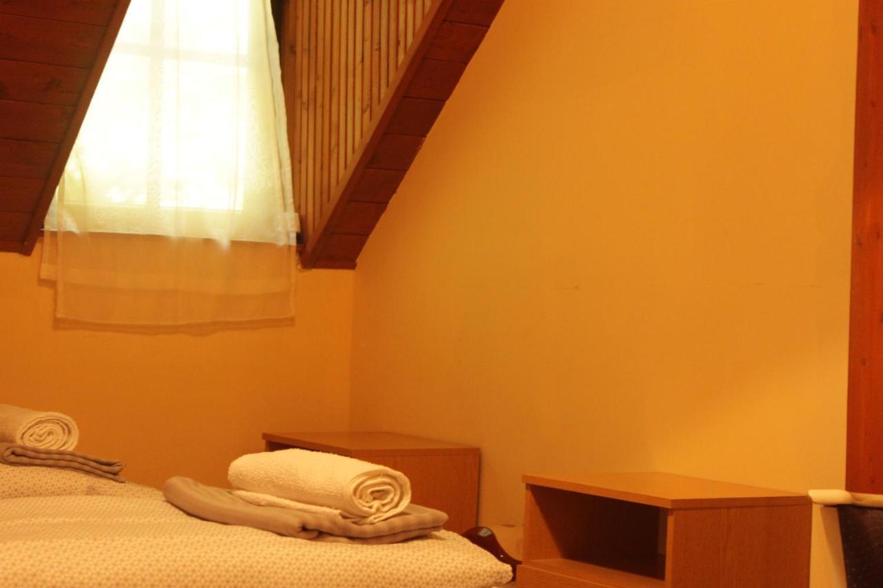 Koloska Apartmanhaz 블로톤퓌레드 외부 사진